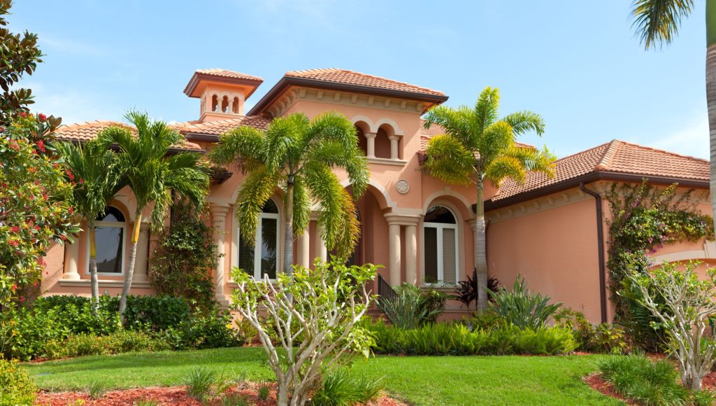 Beautiful Home in Florida with Excellent Landscaping purchased with the help of Gulfside Lending.